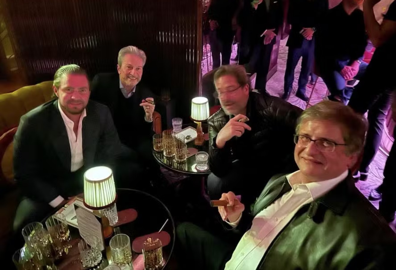 Registros da PF no celular de Daniel Vorcaro revelam Paulo Gonet em Londres com charutos e uísque, reforçando indícios de proximidade entre o PGR e o banqueiro.