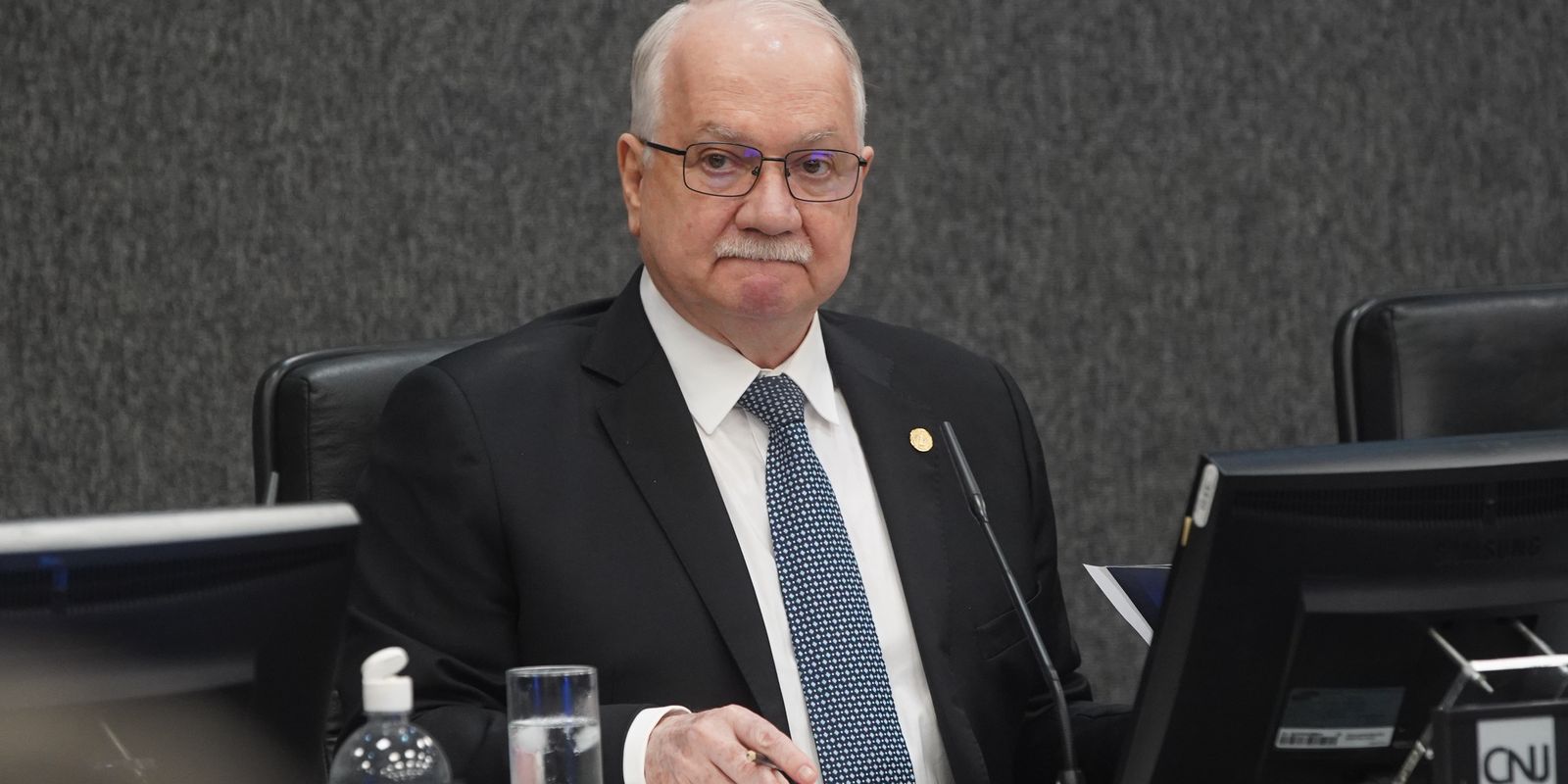 Cabe a Edson Fachin determinar se leva para julgamento, no plenário do Supremo, a crise entre Alexandre de Moraes e André Mendonça.