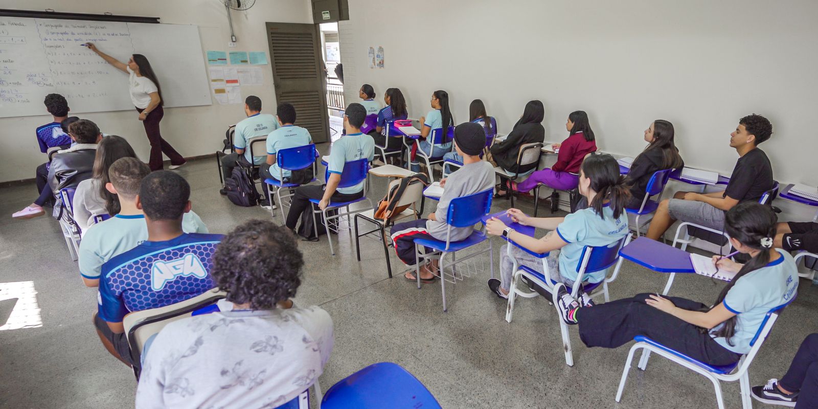 Aplicado a cada três anos pela entidade, o Pisa avalia os conhecimentos de estudantes na faixa de 15 anos de idade em matemática, leitura e ciências.