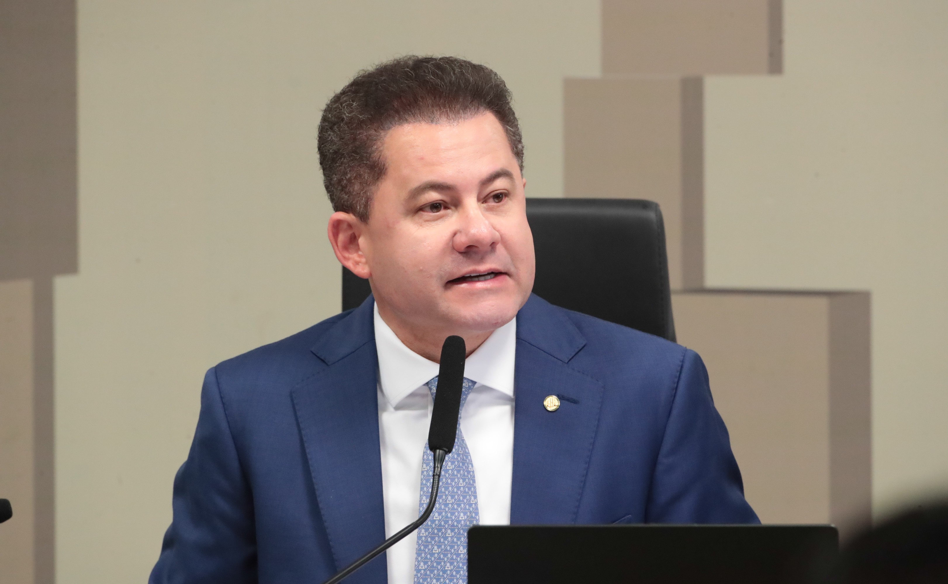 Cezinha de Madureira é alvo da Operação Transparência da PF, que investiga tráfico de influência em tribunais.