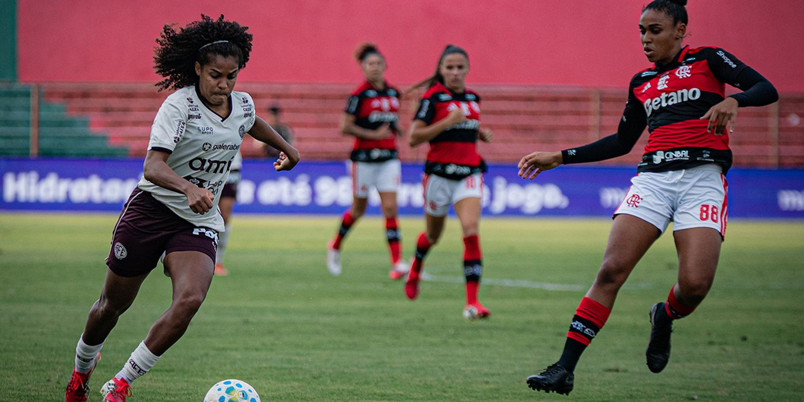 Na partida de volta, em Araraquara, cariocas jogam por empate para se classificar às semifinais. No outro jogo da tarde, Grêmio e São Paulo ficaram no 0 a 0 no Sul.