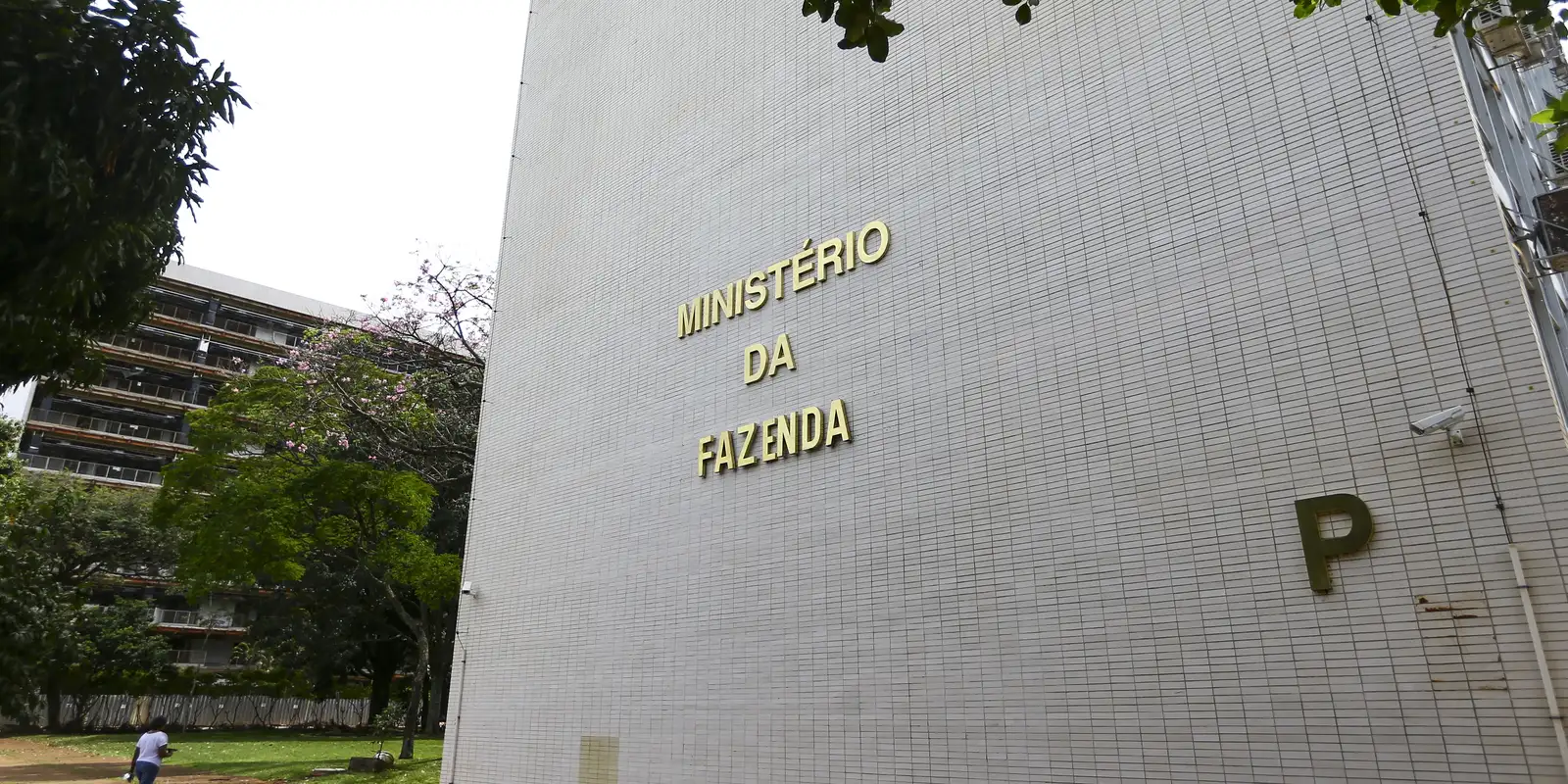 Inflação projetada para este ano cai a 4,9%, de acordo com o Boletim Macrofiscal, divulgado pelo Ministério da Fazenda.