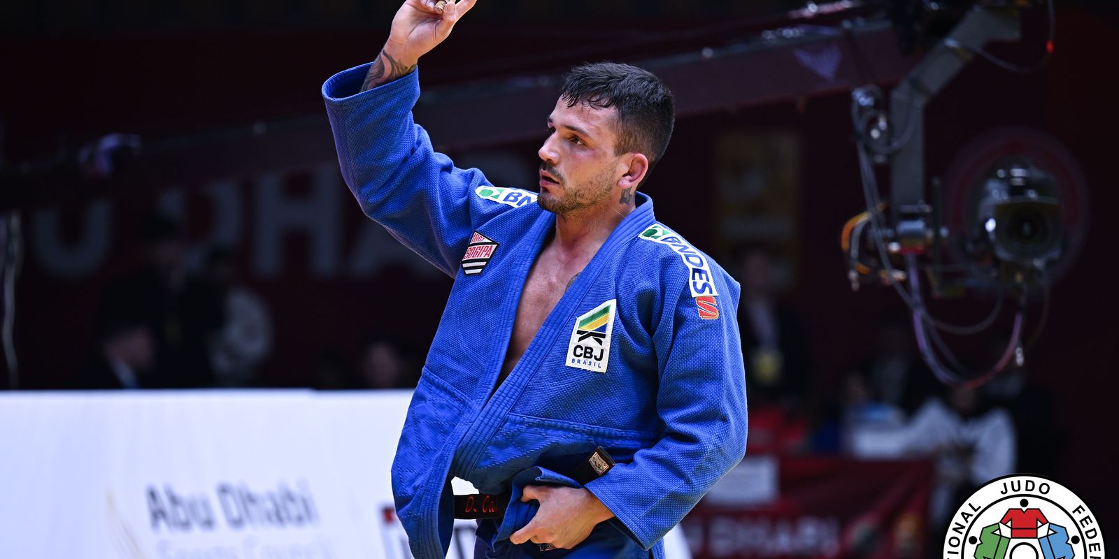 Atual 3º colocado do ranking, Cargnin supera top-5 e pula para segunda posição geral na categoria -73 kg. Após levar yuko na decisão, brasileiro aplica ippon nos instantes finais.