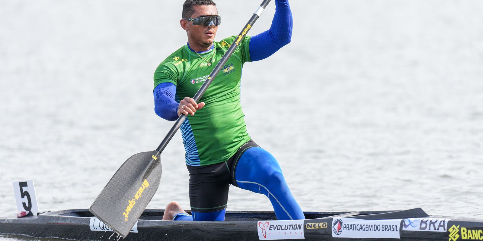 Baiano volta ao pódio em mundiais depois de quatro anos, bate rival tcheco Martin Fuksa por apenas 24 centésimos em final eletrizante e fatura pentacampeonato do C1 500m.