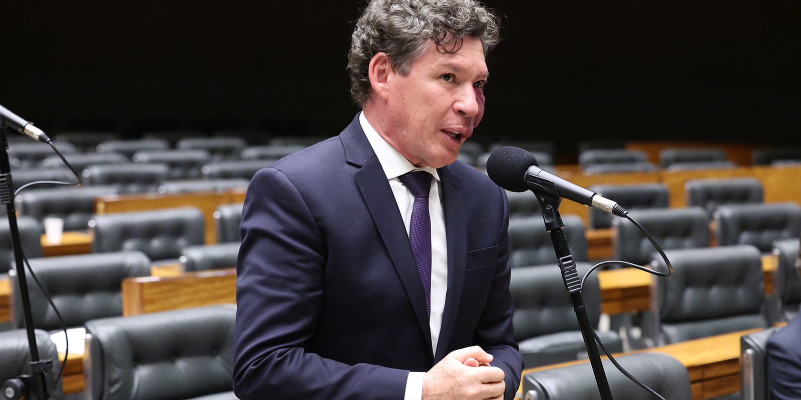 Medida provisória suspende a cobrança do imposto federal de importação de 20% sobre compras internacionais de até US$ 50. O texto tem que ser votado ainda em setembro.