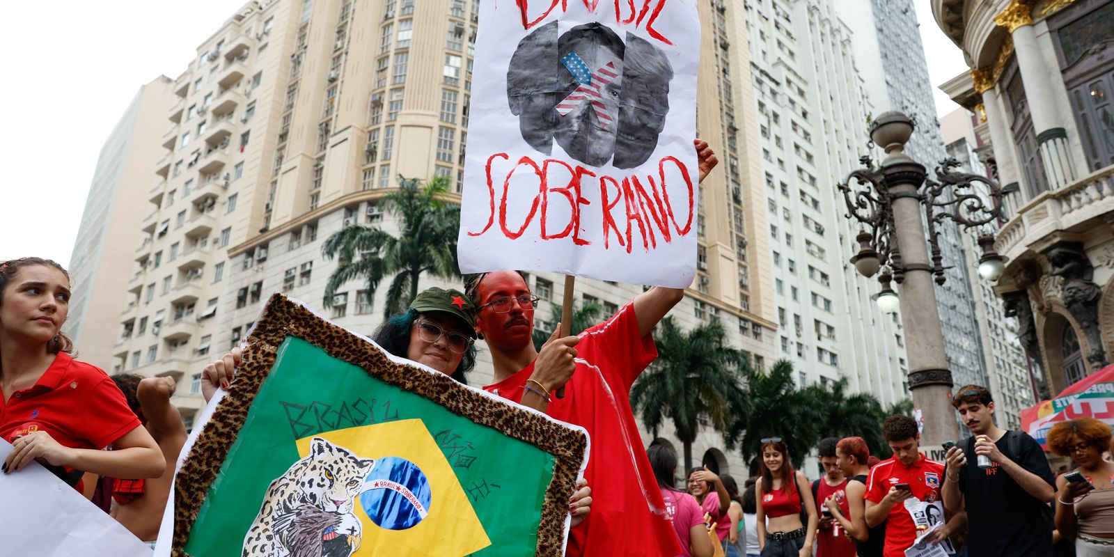 Estudantes fizeram ato no Rio em apoio à candidatura de Lula e em defesa da educação. Em evento em Goiânia, Flávio Bolsonaro recebeu apoio de Ronaldo Caiado e da Frente…