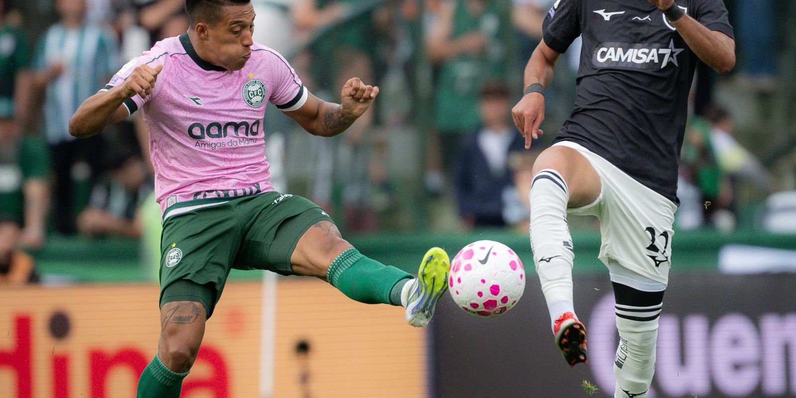 Aniversariante, Coxa sai na frente com gol contra, mas Glorioso busca igualdade ainda no primeiro tempo. Paranaenses se afastam da briga pelo G5 e se unem aos cariocas na luta…