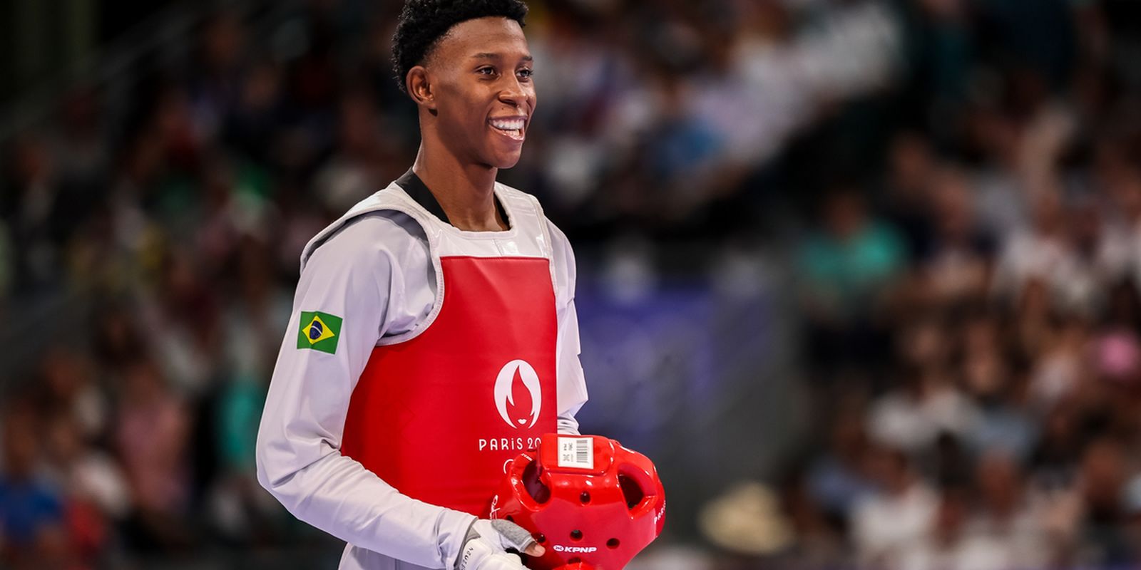 Brasileiro reagiu à desvantagem de 9 a 2 no primeiro round, virou o placar e selou a vitória ao dominar o round seguinte contra o uzbeque Jasurbek Jaysunov, na final da categoria…