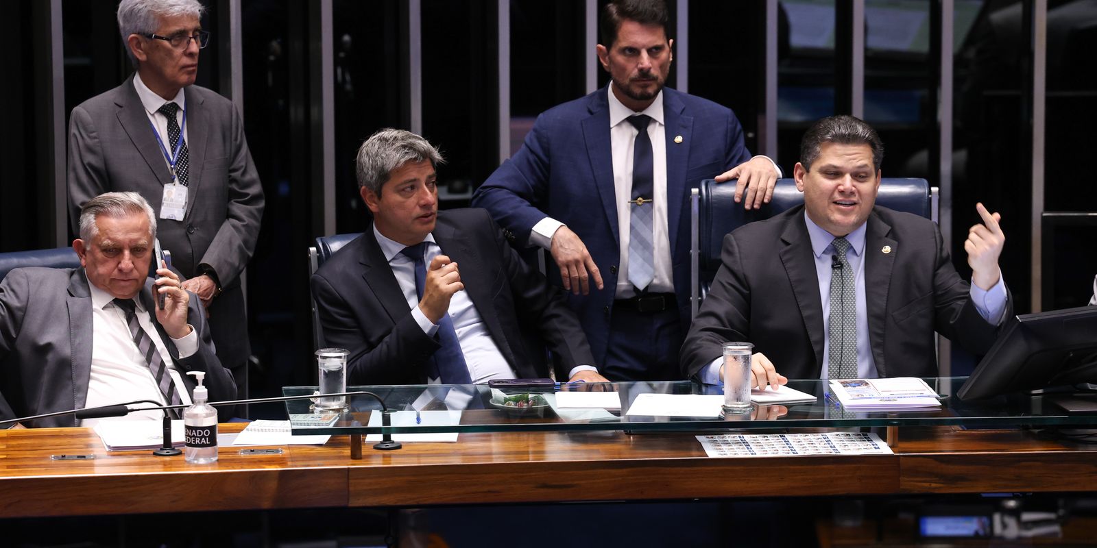 Medida busca evitar debate de emendas divergentes sobre proposta, que já foi aprovada na CCJ sem alterações.