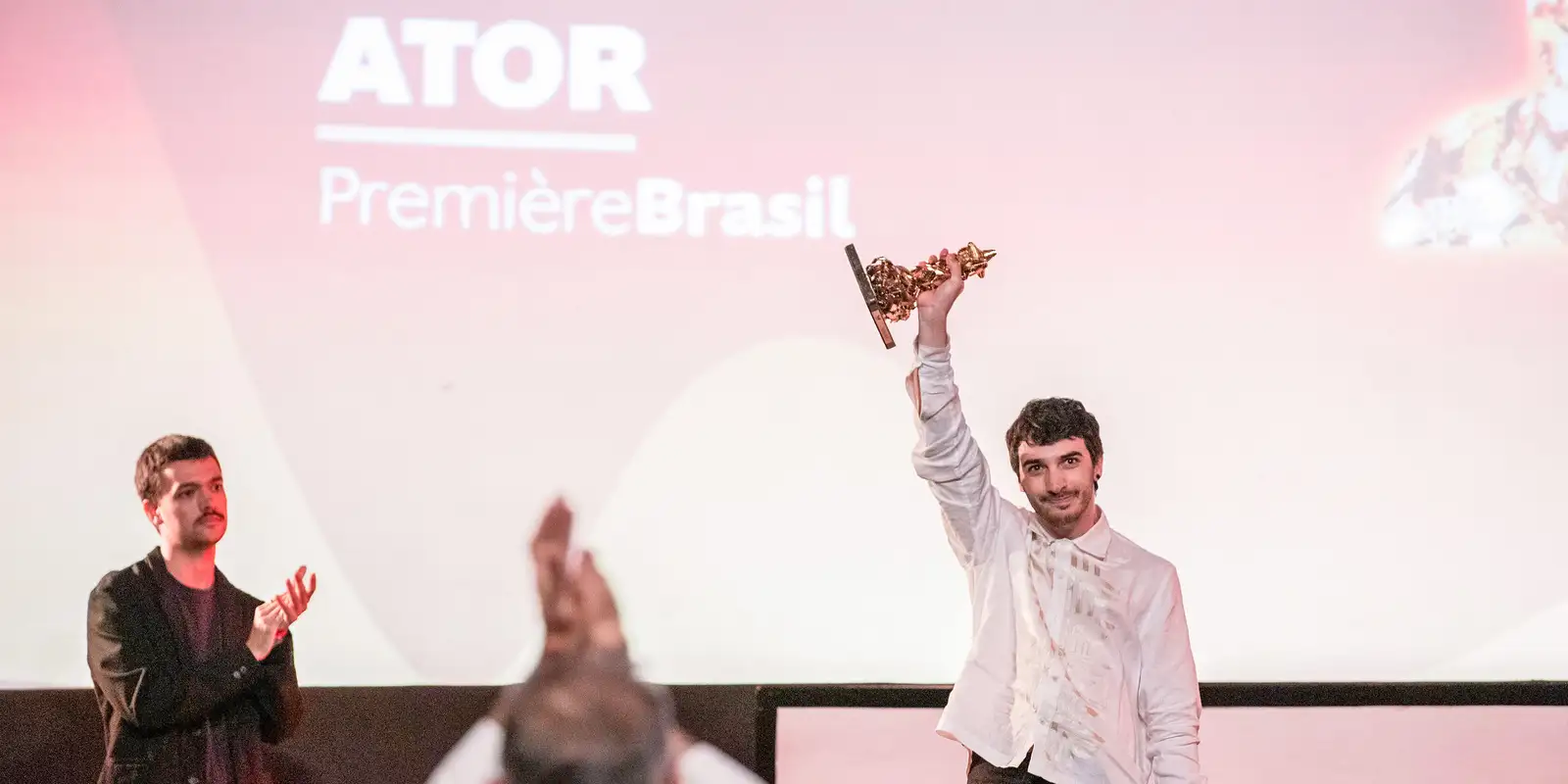 A Margem do Rio, de Enock Carvalho e Matheus Farias, recebeu o prêmio de melhor longa-metragem de ficção, enquanto Elza, de Eryk Rocha, foi escolhido como melhor longa-metragem…