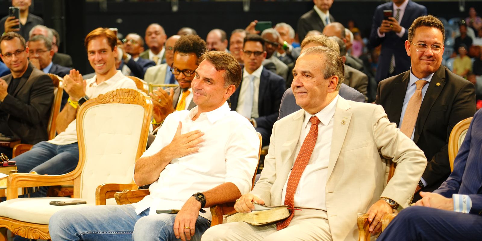 Candidato do PL fez críticas ao presidente Lula e promessas econômicas. Pelas redes sociais, Flávio Bolsonaro afirmou que os cortes de gastos públicos prometidos por ele não…